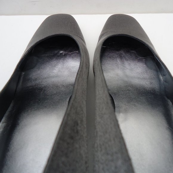 SIZE 9.5 B. Stuart Weitzman dressy satin shoes. - Picture 5 of 16